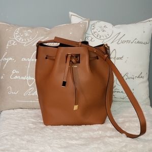 M.K. COLLECTION BUCKET